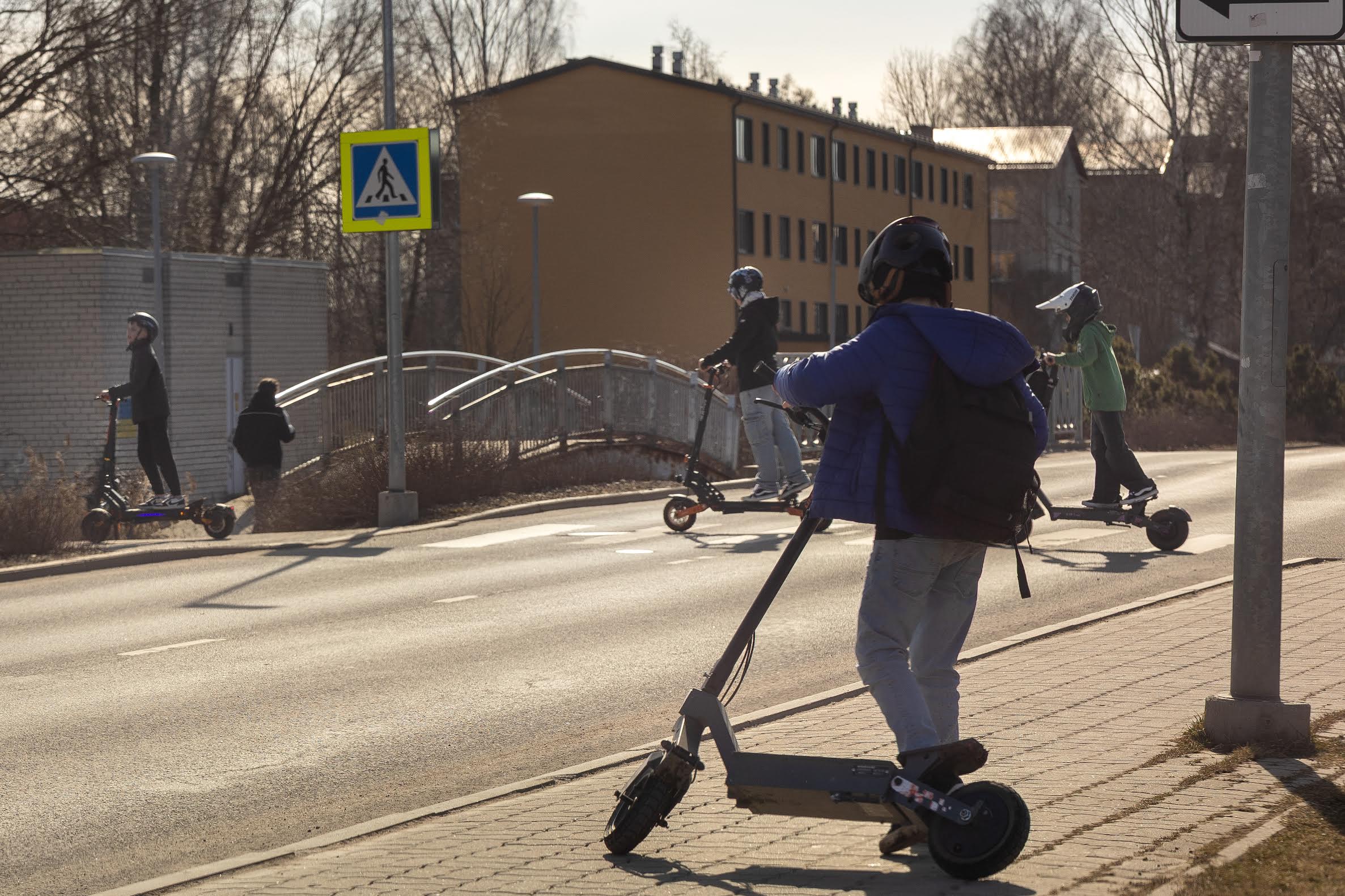 Boldi tõukerataste linnapilti tulek on peagi taas arutluse all. Seni püüavad tänavatel aina rohkem pilku isiklikud elektrilised sõiduvahendid. Foto: AIGAR NAGEL